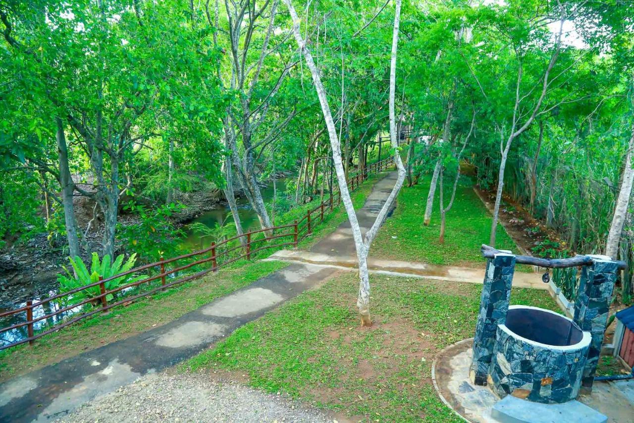 Doola River Edge Udawalawe Buitenkant foto