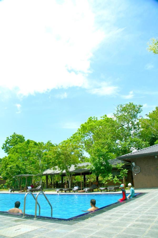 Doola River Edge Udawalawe Buitenkant foto