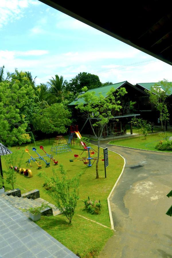 Doola River Edge Udawalawe Buitenkant foto