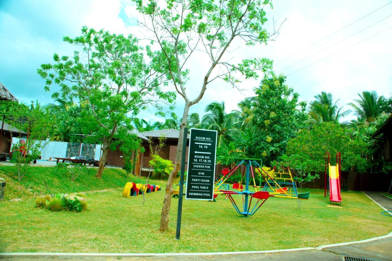 Doola River Edge Udawalawe Buitenkant foto